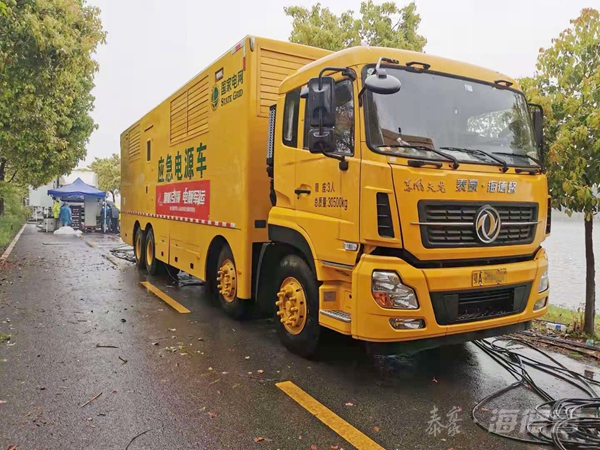 泰豪·拉斯维加斯3499官网“大黄蜂”UPS电源车护航春冠赛1_副本.jpg