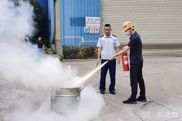 泰豪·拉斯维加斯3499官网2021年综合应急演练-进建使用消防器材.jpg