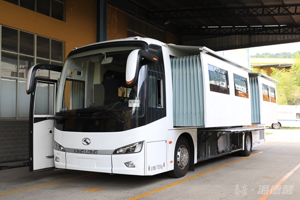客车式宿营车1_副本.jpg 客车式宿营车1_副本.jpg