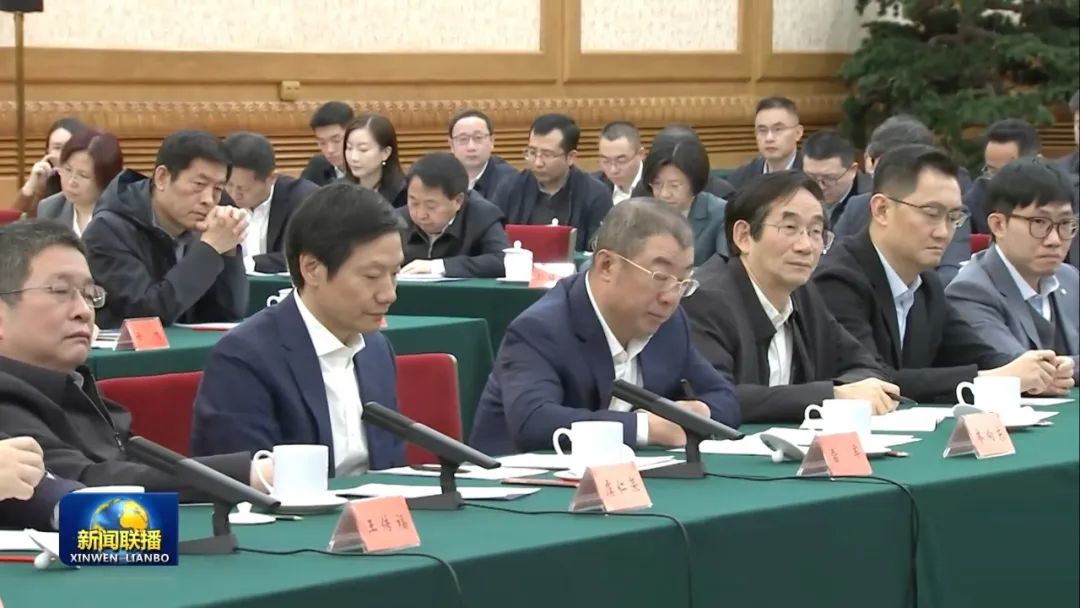 泰豪集团董事会主席黄代放参与民营企业座谈会并获总书记亲切接见